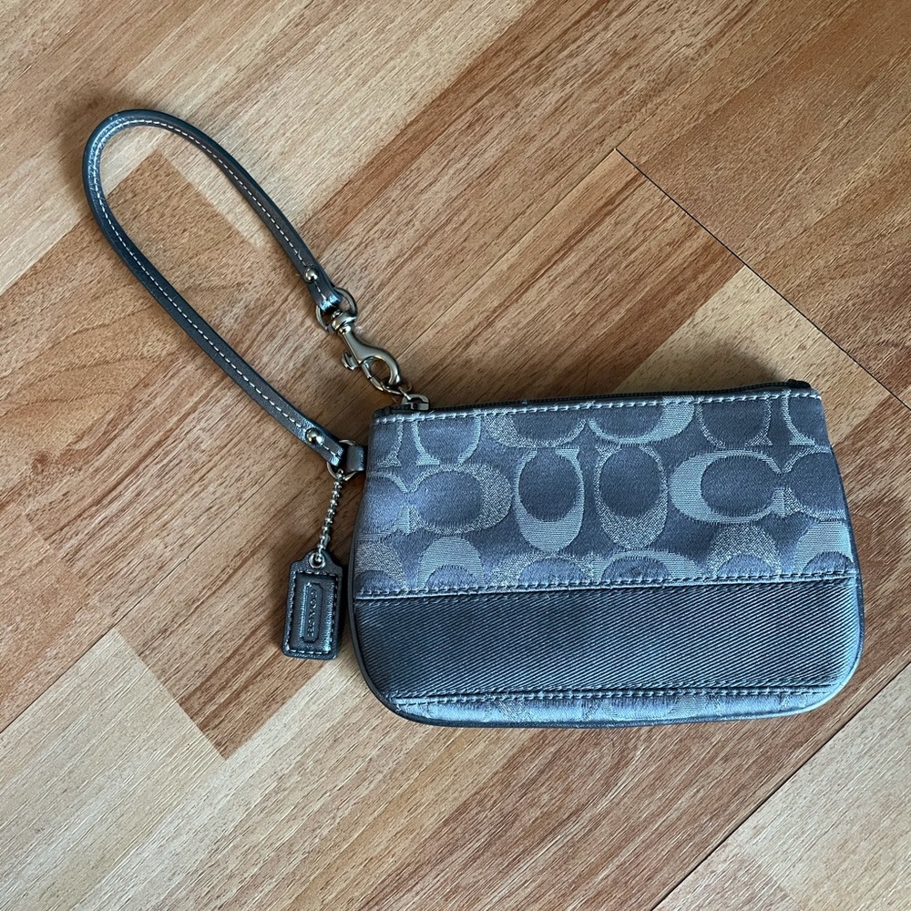 EUC COACH Wristlet clutch gray grey silver